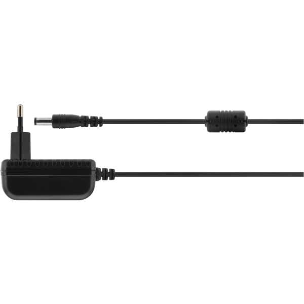 5 meter lang kabel og flere sikkerhetsfunksjoner som hindrer elektrisk skade. Adapteren måler 39 x 65 x 65 mm med en 2